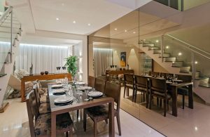 Espelho Bronze Decorativo na Sala de Jantar