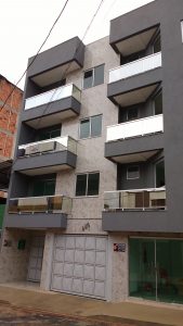 Sacada de Prédio em Vidro Espelhado