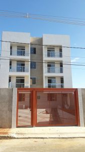 Sacada Prédio em Vidro Incolor