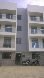 Sacada de Prédio em Vidro Temperado e Alumínio